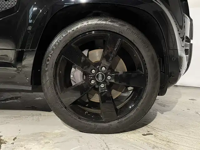 ランドローバー ランドローバー ディフェンダー 110XダイナミックSE 道央・札幌 2022(令4)年 3.7万km 黒 ブラックエクステリアパック/スライディングパノラミックルーフ/２２インチ　スタイル5098　５スポーク/（グロスブラックフィニッシュ）/MERIDIANサウンドシステム/ブラインドスポットパック/・クリアイグジットモニター/・ブラインドスポットアシスト/・リバーストラフィックディテクション/ドライバーアシストパック/・リアコリジョンモニター/・アダプティブクルーズコントロール/黒ベージュ革シート/３Dサラウンドカメラ/１１．４インチタッチスクリーン/メモリー付パワーシート（D/N）/シートヒーター（前席・後席）/LEDヘッドライト/オートライト/ETC