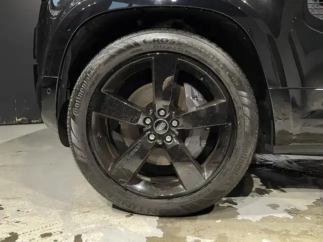 ランドローバー ランドローバー ディフェンダー 110XダイナミックSE 道央・札幌 2022(令4)年 3.7万km 黒 ブラックエクステリアパック/スライディングパノラミックルーフ/２２インチ　スタイル5098　５スポーク/（グロスブラックフィニッシュ）/MERIDIANサウンドシステム/ブラインドスポットパック/・クリアイグジットモニター/・ブラインドスポットアシスト/・リバーストラフィックディテクション/ドライバーアシストパック/・リアコリジョンモニター/・アダプティブクルーズコントロール/黒ベージュ革シート/３Dサラウンドカメラ/１１．４インチタッチスクリーン/メモリー付パワーシート（D/N）/シートヒーター（前席・後席）/LEDヘッドライト/オートライト/ETC