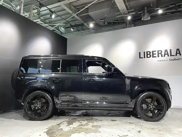 ランドローバー ランドローバー ディフェンダー 110XダイナミックSE 道央・札幌 2022(令4)年 3.7万km 黒 ブラックエクステリアパック/スライディングパノラミックルーフ/２２インチ　スタイル5098　５スポーク/（グロスブラックフィニッシュ）/MERIDIANサウンドシステム/ブラインドスポットパック/・クリアイグジットモニター/・ブラインドスポットアシスト/・リバーストラフィックディテクション/ドライバーアシストパック/・リアコリジョンモニター/・アダプティブクルーズコントロール/黒ベージュ革シート/３Dサラウンドカメラ/１１．４インチタッチスクリーン/メモリー付パワーシート（D/N）/シートヒーター（前席・後席）/LEDヘッドライト/オートライト/ETC