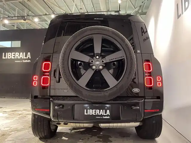 ランドローバー ランドローバー ディフェンダー 110XダイナミックSE 道央・札幌 2022(令4)年 3.7万km 黒 ブラックエクステリアパック/スライディングパノラミックルーフ/２２インチ　スタイル5098　５スポーク/（グロスブラックフィニッシュ）/MERIDIANサウンドシステム/ブラインドスポットパック/・クリアイグジットモニター/・ブラインドスポットアシスト/・リバーストラフィックディテクション/ドライバーアシストパック/・リアコリジョンモニター/・アダプティブクルーズコントロール/黒ベージュ革シート/３Dサラウンドカメラ/１１．４インチタッチスクリーン/メモリー付パワーシート（D/N）/シートヒーター（前席・後席）/LEDヘッドライト/オートライト/ETC