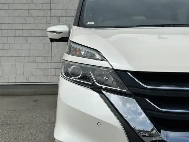 日産 セレナ ハイウェイスター Vセレクション 福岡県 2018(平30)年 4.7万km ブリリアントホワイトパール 純正７型SDナビ(フルセグTV/CD)アラウンドビューモニター後席フリップダウンモニターエマージェンシーブレーキコーナーセンサー両側パワスラETC2.0USBポート純正LEDヘッドライト純正フロアマット純正アルミホイール16インチスマートキープッシュスタート
