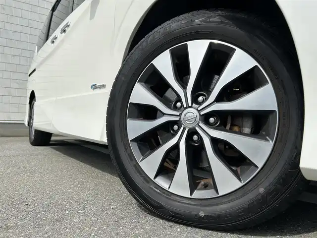 日産 セレナ ハイウェイスター Vセレクション 福岡県 2018(平30)年 4.7万km ブリリアントホワイトパール 純正７型SDナビ(フルセグTV/CD)アラウンドビューモニター後席フリップダウンモニターエマージェンシーブレーキコーナーセンサー両側パワスラETC2.0USBポート純正LEDヘッドライト純正フロアマット純正アルミホイール16インチスマートキープッシュスタート