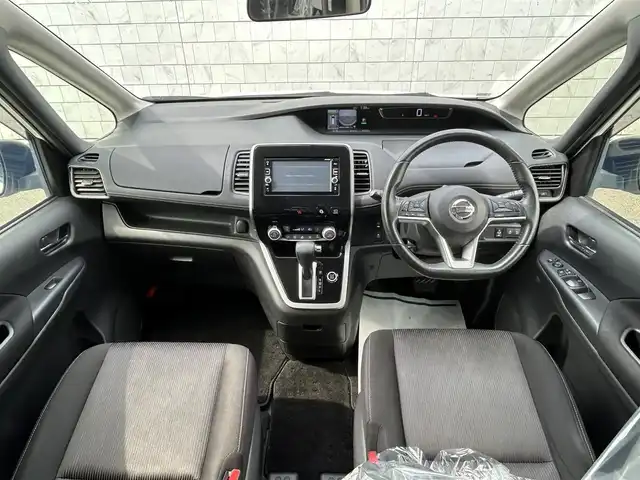 日産 セレナ ハイウェイスター Vセレクション 福岡県 2018(平30)年 4.7万km ブリリアントホワイトパール 純正７型SDナビ(フルセグTV/CD)アラウンドビューモニター後席フリップダウンモニターエマージェンシーブレーキコーナーセンサー両側パワスラETC2.0USBポート純正LEDヘッドライト純正フロアマット純正アルミホイール16インチスマートキープッシュスタート