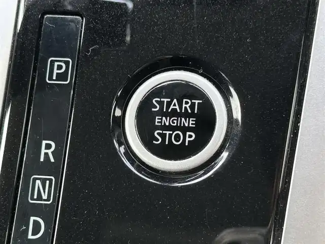 日産 セレナ ハイウェイスター Vセレクション 福岡県 2018(平30)年 4.7万km ブリリアントホワイトパール 純正７型SDナビ(フルセグTV/CD)アラウンドビューモニター後席フリップダウンモニターエマージェンシーブレーキコーナーセンサー両側パワスラETC2.0USBポート純正LEDヘッドライト純正フロアマット純正アルミホイール16インチスマートキープッシュスタート