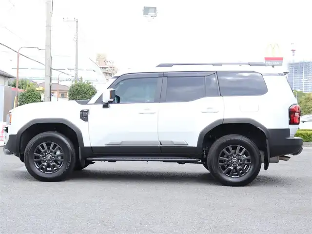 トヨタ ランドクルーザー ２５０ VX 神奈川県 2024(令6)年 0.9万km プラチナホワイトパールマイカ ワンオーナー/デジタルインナーミラー/トヨタチームメイト/：アドバンストドライブ/：緊急時操舵支援/：フロントクロストラフィックアラート/：レーンチェンジアシスト/丸目一眼LEDヘッドランプ/：角目一眼LEDヘッドランプ有り/ブラインドスポットモニター/モデリスタエアロ/シートヒーター/エアーシート/サンルーフ/ETC2.0/スペアタイヤ/スペアキー/トヨタ純正メモリナビ/フルセグテレビ/全周囲カメラ/ウィンカーミラー/クルーズコントロール(追従機能付)/ドアバイザー/プッシュスタート/保証書/取説/記録簿(R7)