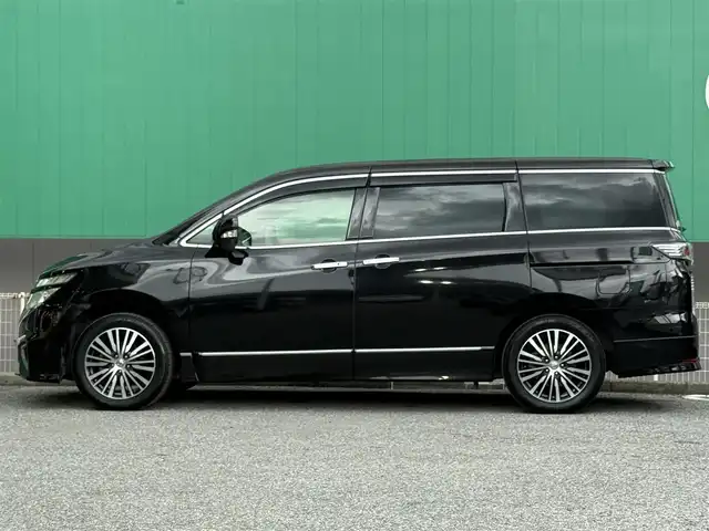 日産 エルグランド 250ハイウェイスターS 千葉県 2018(平30)年 3.6万km ファントムブラック 純正ナビ/(Bluetooth/フルセグTV/CD/DVD/FM)/バックカメラ/フリップダウンモニター/ドライブレコーダー/クルーズコントロール/両側パワースライドドア/オットマン(N席/2列目)/ロールサンシェード/ドアバイザー/純正18インチアルミホイール/純正フロアマット/サイド+カーテンエアバッグ/ETC/スマートキー