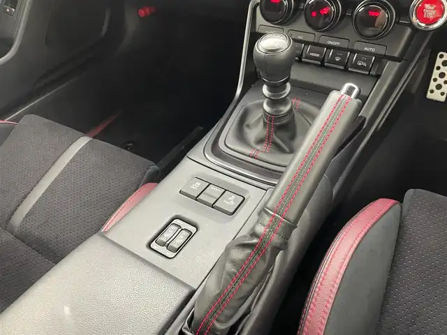 スバル ＢＲＺ STIスポーツ 群馬県 2024(令6)年 0.3万km クリスタルブラックシリカ 純正カロッツェリア９インチナビ/・CD/DVD/SD(MSV)/USB/AUX/HDMI/Bluetooth/・フルセグTV/・バックカメラ/＝＝＝＝＝＝＝/純正カロッツェリア９型ナビ　バックカメラ　Ｂｌｕｅｔｏｏｔｈ　フルセグＴＶ　ハーフレザーシート　シートヒーター　アイサイト　追従クルーズ　ＬＥＤヘッドライト　ＡＨＢ　ブレンボキャリパー　純正ＡＷ　禁煙