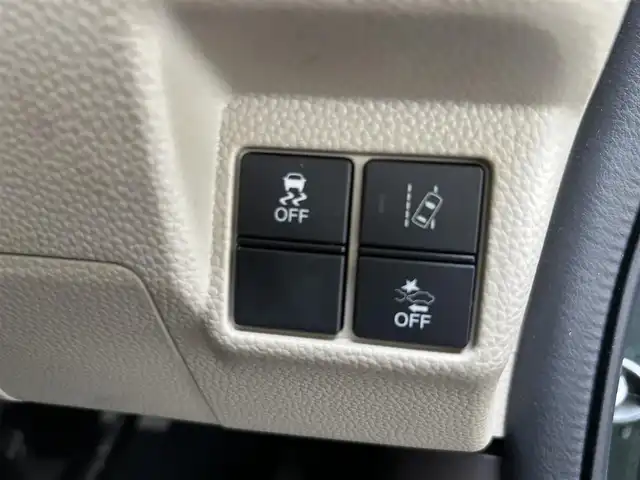 ホンダ Ｎ ＢＯＸ G L ホンダセンシング 兵庫県 2018(平30)年 2.1万km ブリティッシュグリーンP 純正ディーラーSDナビ/　Bluetooth/CD/iPod/AM/FM/バックカメラ/純正ビルトインETC/ベンチシート/片側パワースライドドア/アイドリングストップ/アダプティブクルーズコントロール/アンチロック・ブレーキ・システム/レーンキープアシスト/横滑り防止装置/盗難防止装置/衝突被害軽減システム/パワーステアリング/パワーウィンドウ/スマートキー/純正フロアマット/エアバッグ（W）/保証書/取扱説明書