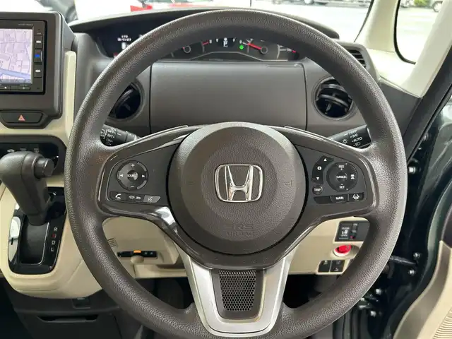 ホンダ Ｎ ＢＯＸ G L ホンダセンシング 兵庫県 2018(平30)年 2.1万km ブリティッシュグリーンP 純正ディーラーSDナビ/　Bluetooth/CD/iPod/AM/FM/バックカメラ/純正ビルトインETC/ベンチシート/片側パワースライドドア/アイドリングストップ/アダプティブクルーズコントロール/アンチロック・ブレーキ・システム/レーンキープアシスト/横滑り防止装置/盗難防止装置/衝突被害軽減システム/パワーステアリング/パワーウィンドウ/スマートキー/純正フロアマット/エアバッグ（W）/保証書/取扱説明書