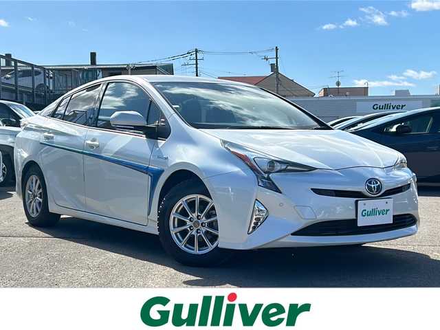 トヨタ プリウス A プレミアム 道東・釧路十勝 2017(平29)年 2.9万km ホワイトパールクリスタルシャイン 4WD/純正９インチSDナビ　/(フルセグTV/ＤＶＤ再生/Ｂｌｕｅｔｏｏｔｈ接続)　/前方ドライブレコーダー　/ビルトインＥＴＣ2.0　/バックカメラ　/運転席パワーシート/前席シートヒーター　/レーダークルーズコントロール　/前後コーナーセンサー　/レーンアシスト　/衝突軽減ブレーキ　/横滑り防止装置/アイドリングストップ/スマートキー/プッシュスタート/純正LEDヘッドライト/純正フロアマット/社外15インチアルミホイール