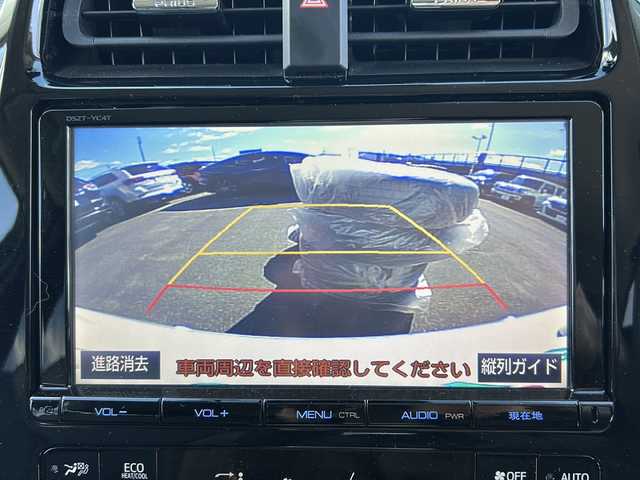 トヨタ プリウス A プレミアム 道東・釧路十勝 2017(平29)年 2.9万km ホワイトパールクリスタルシャイン 4WD/純正９インチSDナビ　/(フルセグTV/ＤＶＤ再生/Ｂｌｕｅｔｏｏｔｈ接続)　/前方ドライブレコーダー　/ビルトインＥＴＣ2.0　/バックカメラ　/運転席パワーシート/前席シートヒーター　/レーダークルーズコントロール　/前後コーナーセンサー　/レーンアシスト　/衝突軽減ブレーキ　/横滑り防止装置/アイドリングストップ/スマートキー/プッシュスタート/純正LEDヘッドライト/純正フロアマット/社外15インチアルミホイール