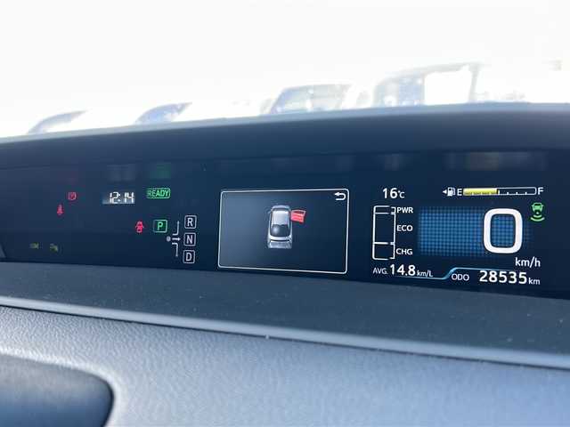 トヨタ プリウス A プレミアム 道東・釧路十勝 2017(平29)年 2.9万km ホワイトパールクリスタルシャイン 4WD/純正９インチSDナビ　/(フルセグTV/ＤＶＤ再生/Ｂｌｕｅｔｏｏｔｈ接続)　/前方ドライブレコーダー　/ビルトインＥＴＣ2.0　/バックカメラ　/運転席パワーシート/前席シートヒーター　/レーダークルーズコントロール　/前後コーナーセンサー　/レーンアシスト　/衝突軽減ブレーキ　/横滑り防止装置/アイドリングストップ/スマートキー/プッシュスタート/純正LEDヘッドライト/純正フロアマット/社外15インチアルミホイール