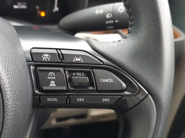 トヨタ シエンタ ハイブリッド Z 東京都 2022(令4)年 2.5万km ブラック 天井サーキュレーター/Toyota Safety Sense/・プリクラッシュセーフティ/・レーントアシスト/・先行車発進告知機能/・オートマチックハイビーム/・レーダークルーズコントロール/・クリアランスソナー/・ブラインドスポットモニター/プッシュスタート/純正ナビ/フルセグTV/バックカメラ/ETC/100V電源/両側パワースライドドア/後席ロールサンシェード/LEDヘッドライト/ドアバイザー/スマートキー