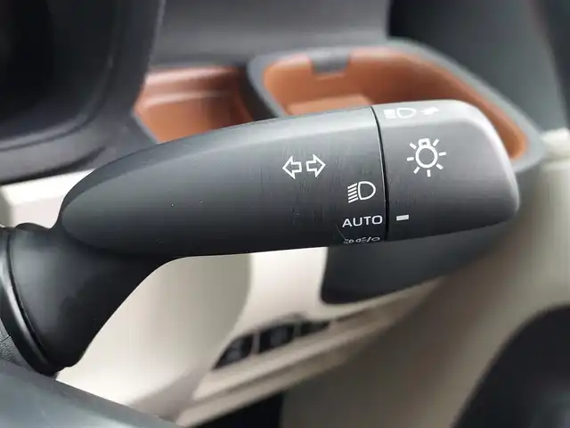 トヨタ シエンタ ハイブリッド Z 東京都 2022(令4)年 2.5万km ブラック 天井サーキュレーター/Toyota Safety Sense/・プリクラッシュセーフティ/・レーントアシスト/・先行車発進告知機能/・オートマチックハイビーム/・レーダークルーズコントロール/・クリアランスソナー/・ブラインドスポットモニター/プッシュスタート/純正ナビ/フルセグTV/バックカメラ/ETC/100V電源/両側パワースライドドア/後席ロールサンシェード/LEDヘッドライト/ドアバイザー/スマートキー