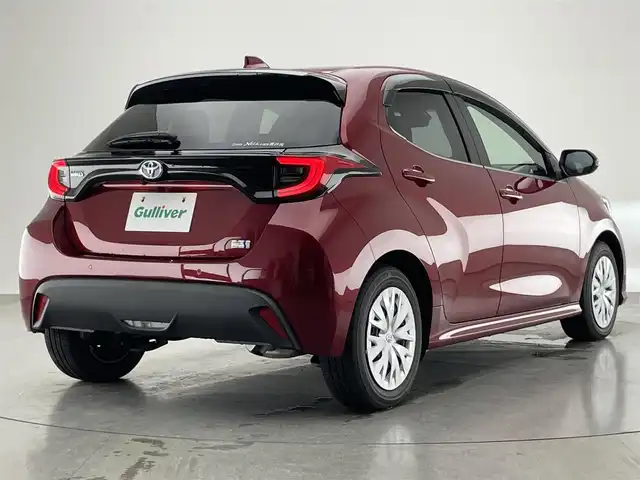 トヨタ ヤリス ハイブリッド Z 愛知県 2023(令5)年 1.6万km センシュアルレッドマイカ 純正８型ＤＡナビＴＶ　全方位カメラ　禁煙　シートヒーター　セーフティセンス　衝突軽減　車線逸脱　追従クルコン　ＬＥＤオートライト　コーナーセンサー　ステアリングヒーター　フォグランプ　純正フロアマット