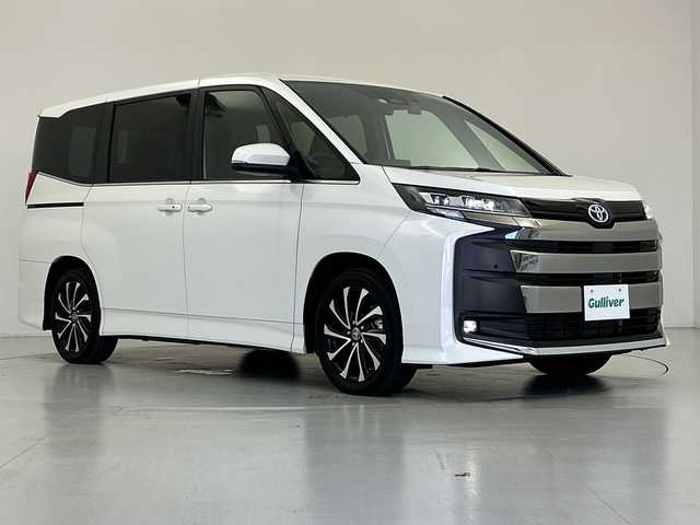 トヨタ ノア ハイブリッド S－Z 愛知県 2023(令5)年 5.3万km ホワイトパールクリスタルシャイン 純正10.5インチディスプレイオーディオ/・コネクティッドナビ対応(車載ナビ有)/・AppleCarPlay/AndroidAuto/・Bluetooth/・フルセグTV/・CD/DVD再生可/・USB(動画/音楽再生/給電)/・HDMI/・Miracast/バックカメラ/純正フリップダウンモニター/ユニバーサルステップ/3眼LEdヘッドライト/トヨタセーフティセンス/・プリクラッシュセーフティ/・緊急時操舵支援/・フロントクロスアラート/・レーントレーシングアシスト/・レーンディパーチャーアラート/・レーダークルーズコントロール/・オートハイビーム/・ロードサインアシスト/・ドライバー異常時対応システム/・プロアクティブドライビングアシスト/・発進遅れ告知機能/ブラインドスポットアシスト/パーキングサポートブレーキ/アドバンスドドライブ/両側パワースライドドア/ETC/ドライブレコーダー/ハーフレザーシート/シートヒーター/純正アルミホイール/スマートキー/プッシュスタート