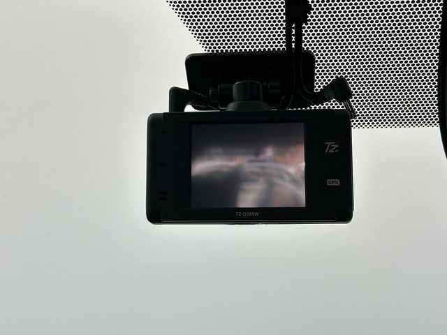 トヨタ ノア ハイブリッド S－Z 愛知県 2023(令5)年 5.3万km ホワイトパールクリスタルシャイン 純正10.5インチディスプレイオーディオ/・コネクティッドナビ対応(車載ナビ有)/・AppleCarPlay/AndroidAuto/・Bluetooth/・フルセグTV/・CD/DVD再生可/・USB(動画/音楽再生/給電)/・HDMI/・Miracast/バックカメラ/純正フリップダウンモニター/ユニバーサルステップ/3眼LEdヘッドライト/トヨタセーフティセンス/・プリクラッシュセーフティ/・緊急時操舵支援/・フロントクロスアラート/・レーントレーシングアシスト/・レーンディパーチャーアラート/・レーダークルーズコントロール/・オートハイビーム/・ロードサインアシスト/・ドライバー異常時対応システム/・プロアクティブドライビングアシスト/・発進遅れ告知機能/ブラインドスポットアシスト/パーキングサポートブレーキ/アドバンスドドライブ/両側パワースライドドア/ETC/ドライブレコーダー/ハーフレザーシート/シートヒーター/純正アルミホイール/スマートキー/プッシュスタート