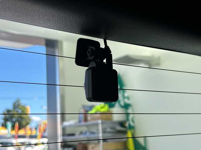 トヨタ ノア ハイブリッド S－Z 愛知県 2023(令5)年 5.3万km ホワイトパールクリスタルシャイン 純正10.5インチディスプレイオーディオ/・コネクティッドナビ対応(車載ナビ有)/・AppleCarPlay/AndroidAuto/・Bluetooth/・フルセグTV/・CD/DVD再生可/・USB(動画/音楽再生/給電)/・HDMI/・Miracast/バックカメラ/純正フリップダウンモニター/ユニバーサルステップ/3眼LEdヘッドライト/トヨタセーフティセンス/・プリクラッシュセーフティ/・緊急時操舵支援/・フロントクロスアラート/・レーントレーシングアシスト/・レーンディパーチャーアラート/・レーダークルーズコントロール/・オートハイビーム/・ロードサインアシスト/・ドライバー異常時対応システム/・プロアクティブドライビングアシスト/・発進遅れ告知機能/ブラインドスポットアシスト/パーキングサポートブレーキ/アドバンスドドライブ/両側パワースライドドア/ETC/ドライブレコーダー/ハーフレザーシート/シートヒーター/純正アルミホイール/スマートキー/プッシュスタート