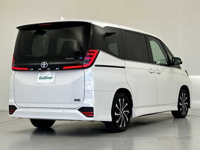 トヨタ ノア ハイブリッド S－Z 愛知県 2023(令5)年 5.3万km ホワイトパールクリスタルシャイン 純正10.5インチディスプレイオーディオ/・コネクティッドナビ対応(車載ナビ有)/・AppleCarPlay/AndroidAuto/・Bluetooth/・フルセグTV/・CD/DVD再生可/・USB(動画/音楽再生/給電)/・HDMI/・Miracast/バックカメラ/純正フリップダウンモニター/ユニバーサルステップ/3眼LEdヘッドライト/トヨタセーフティセンス/・プリクラッシュセーフティ/・緊急時操舵支援/・フロントクロスアラート/・レーントレーシングアシスト/・レーンディパーチャーアラート/・レーダークルーズコントロール/・オートハイビーム/・ロードサインアシスト/・ドライバー異常時対応システム/・プロアクティブドライビングアシスト/・発進遅れ告知機能/ブラインドスポットアシスト/パーキングサポートブレーキ/アドバンスドドライブ/両側パワースライドドア/ETC/ドライブレコーダー/ハーフレザーシート/シートヒーター/純正アルミホイール/スマートキー/プッシュスタート