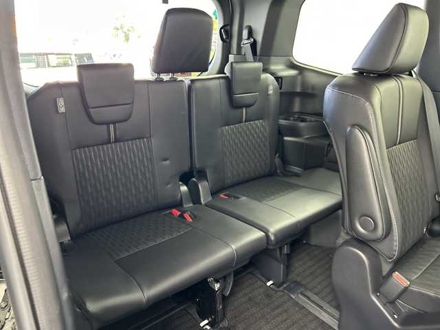 トヨタ ノア ハイブリッド S－Z 愛知県 2023(令5)年 5.3万km ホワイトパールクリスタルシャイン 純正10.5インチディスプレイオーディオ/・コネクティッドナビ対応(車載ナビ有)/・AppleCarPlay/AndroidAuto/・Bluetooth/・フルセグTV/・CD/DVD再生可/・USB(動画/音楽再生/給電)/・HDMI/・Miracast/バックカメラ/純正フリップダウンモニター/ユニバーサルステップ/3眼LEdヘッドライト/トヨタセーフティセンス/・プリクラッシュセーフティ/・緊急時操舵支援/・フロントクロスアラート/・レーントレーシングアシスト/・レーンディパーチャーアラート/・レーダークルーズコントロール/・オートハイビーム/・ロードサインアシスト/・ドライバー異常時対応システム/・プロアクティブドライビングアシスト/・発進遅れ告知機能/ブラインドスポットアシスト/パーキングサポートブレーキ/アドバンスドドライブ/両側パワースライドドア/ETC/ドライブレコーダー/ハーフレザーシート/シートヒーター/純正アルミホイール/スマートキー/プッシュスタート