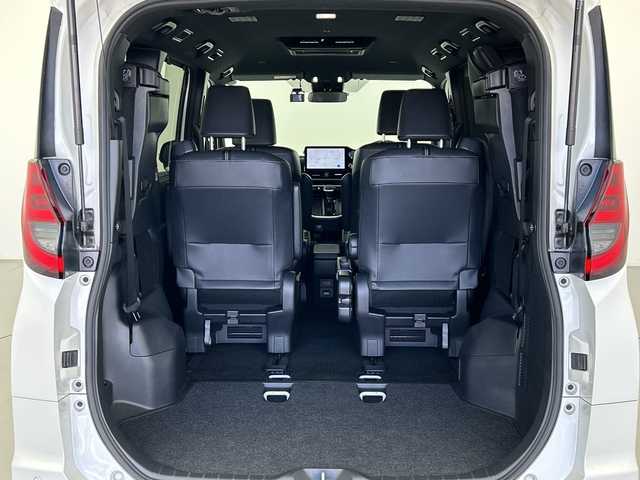 トヨタ ノア ハイブリッド S－Z 愛知県 2023(令5)年 5.3万km ホワイトパールクリスタルシャイン 純正10.5インチディスプレイオーディオ/・コネクティッドナビ対応(車載ナビ有)/・AppleCarPlay/AndroidAuto/・Bluetooth/・フルセグTV/・CD/DVD再生可/・USB(動画/音楽再生/給電)/・HDMI/・Miracast/バックカメラ/純正フリップダウンモニター/ユニバーサルステップ/3眼LEdヘッドライト/トヨタセーフティセンス/・プリクラッシュセーフティ/・緊急時操舵支援/・フロントクロスアラート/・レーントレーシングアシスト/・レーンディパーチャーアラート/・レーダークルーズコントロール/・オートハイビーム/・ロードサインアシスト/・ドライバー異常時対応システム/・プロアクティブドライビングアシスト/・発進遅れ告知機能/ブラインドスポットアシスト/パーキングサポートブレーキ/アドバンスドドライブ/両側パワースライドドア/ETC/ドライブレコーダー/ハーフレザーシート/シートヒーター/純正アルミホイール/スマートキー/プッシュスタート