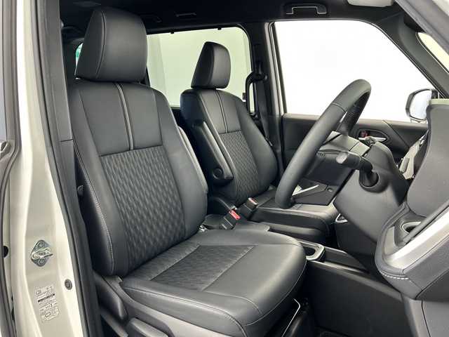 トヨタ ノア ハイブリッド S－Z 愛知県 2023(令5)年 5.3万km ホワイトパールクリスタルシャイン 純正10.5インチディスプレイオーディオ/・コネクティッドナビ対応(車載ナビ有)/・AppleCarPlay/AndroidAuto/・Bluetooth/・フルセグTV/・CD/DVD再生可/・USB(動画/音楽再生/給電)/・HDMI/・Miracast/バックカメラ/純正フリップダウンモニター/ユニバーサルステップ/3眼LEdヘッドライト/トヨタセーフティセンス/・プリクラッシュセーフティ/・緊急時操舵支援/・フロントクロスアラート/・レーントレーシングアシスト/・レーンディパーチャーアラート/・レーダークルーズコントロール/・オートハイビーム/・ロードサインアシスト/・ドライバー異常時対応システム/・プロアクティブドライビングアシスト/・発進遅れ告知機能/ブラインドスポットアシスト/パーキングサポートブレーキ/アドバンスドドライブ/両側パワースライドドア/ETC/ドライブレコーダー/ハーフレザーシート/シートヒーター/純正アルミホイール/スマートキー/プッシュスタート