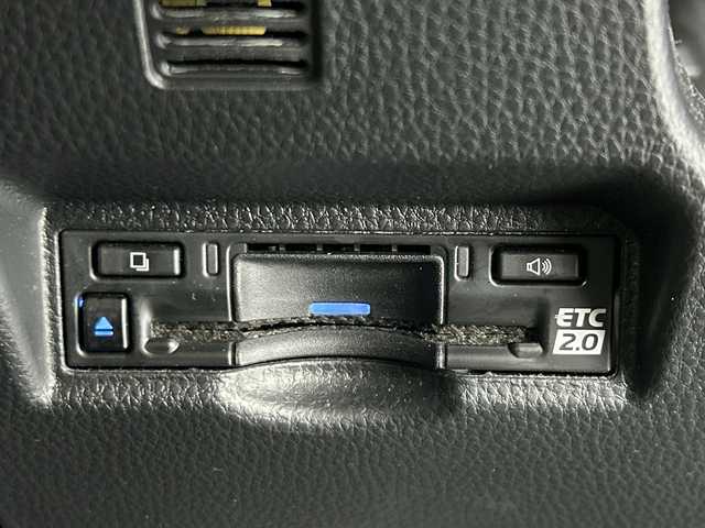 トヨタ ノア ハイブリッド S－Z 愛知県 2023(令5)年 5.3万km ホワイトパールクリスタルシャイン 純正10.5インチディスプレイオーディオ/・コネクティッドナビ対応(車載ナビ有)/・AppleCarPlay/AndroidAuto/・Bluetooth/・フルセグTV/・CD/DVD再生可/・USB(動画/音楽再生/給電)/・HDMI/・Miracast/バックカメラ/純正フリップダウンモニター/ユニバーサルステップ/3眼LEdヘッドライト/トヨタセーフティセンス/・プリクラッシュセーフティ/・緊急時操舵支援/・フロントクロスアラート/・レーントレーシングアシスト/・レーンディパーチャーアラート/・レーダークルーズコントロール/・オートハイビーム/・ロードサインアシスト/・ドライバー異常時対応システム/・プロアクティブドライビングアシスト/・発進遅れ告知機能/ブラインドスポットアシスト/パーキングサポートブレーキ/アドバンスドドライブ/両側パワースライドドア/ETC/ドライブレコーダー/ハーフレザーシート/シートヒーター/純正アルミホイール/スマートキー/プッシュスタート