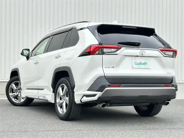 トヨタ ＲＡＶ４ G 群馬県 2021(令3)年 2.2万km ホワイトパールクリスタルシャイン 4WD/モデリスタエアロ/パノラマムーンルーフ/純正9インチディスプレイオーディオ/（USB/Bluetooth/Miracast/AM/FM）/パノラミックビューモニター/セーフティセンス/・プリクラッシュセーフティ/・レーントレーシングアシストポート/・レーダークルーズコントロール/・オートマチックハイビーム/・ロードサインアシスト/先行車発進告知機能/インテリジェントクリアランスソナー/リアクロストラフィックオートブレーキ/ブラインドスポットモニター/パワーバックドア/LEDヘッドランプ/ステアリングリモコン/合皮シート/シートヒーター/パワーシート/ステアリングヒーター/ETC/社外前後ドライブレコーダー/純正18インチアルミホイール/保証書/取扱説明書/スペアーキー1本