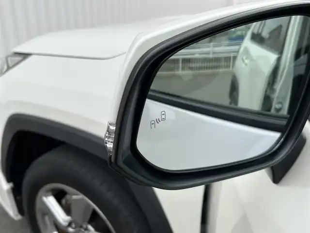 トヨタ ＲＡＶ４ G 群馬県 2021(令3)年 2.2万km ホワイトパールクリスタルシャイン 4WD/モデリスタエアロ/パノラマムーンルーフ/純正9インチディスプレイオーディオ/（USB/Bluetooth/Miracast/AM/FM）/パノラミックビューモニター/セーフティセンス/・プリクラッシュセーフティ/・レーントレーシングアシストポート/・レーダークルーズコントロール/・オートマチックハイビーム/・ロードサインアシスト/先行車発進告知機能/インテリジェントクリアランスソナー/リアクロストラフィックオートブレーキ/ブラインドスポットモニター/パワーバックドア/LEDヘッドランプ/ステアリングリモコン/合皮シート/シートヒーター/パワーシート/ステアリングヒーター/ETC/社外前後ドライブレコーダー/純正18インチアルミホイール/保証書/取扱説明書/スペアーキー1本