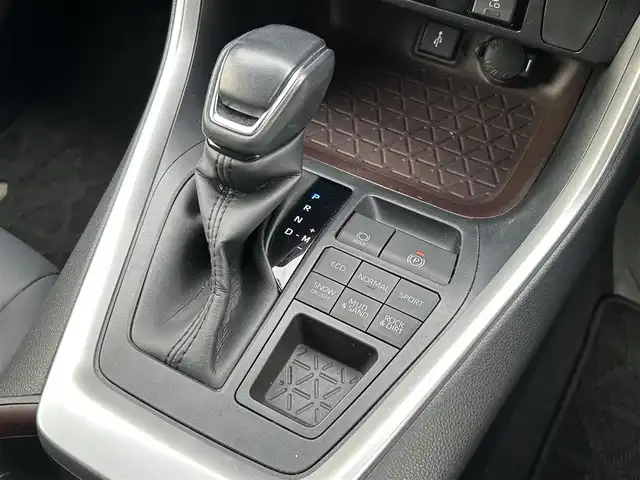 トヨタ ＲＡＶ４ G 群馬県 2021(令3)年 2.2万km ホワイトパールクリスタルシャイン 4WD/モデリスタエアロ/パノラマムーンルーフ/純正9インチディスプレイオーディオ/（USB/Bluetooth/Miracast/AM/FM）/パノラミックビューモニター/セーフティセンス/・プリクラッシュセーフティ/・レーントレーシングアシストポート/・レーダークルーズコントロール/・オートマチックハイビーム/・ロードサインアシスト/先行車発進告知機能/インテリジェントクリアランスソナー/リアクロストラフィックオートブレーキ/ブラインドスポットモニター/パワーバックドア/LEDヘッドランプ/ステアリングリモコン/合皮シート/シートヒーター/パワーシート/ステアリングヒーター/ETC/社外前後ドライブレコーダー/純正18インチアルミホイール/保証書/取扱説明書/スペアーキー1本