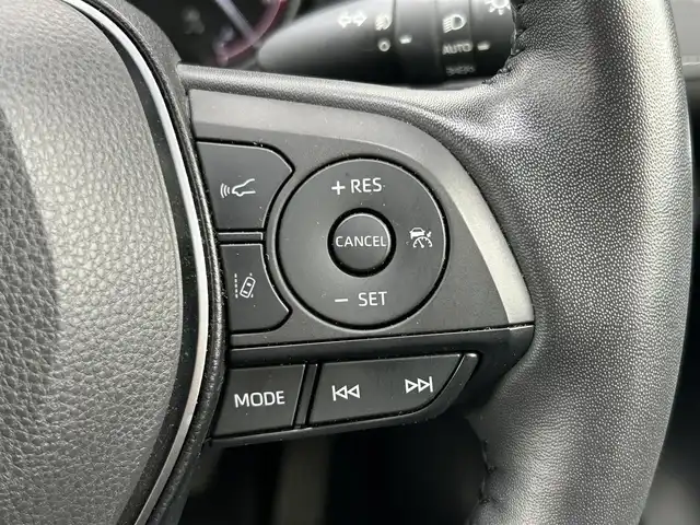 トヨタ ＲＡＶ４ G 群馬県 2021(令3)年 2.2万km ホワイトパールクリスタルシャイン 4WD/モデリスタエアロ/パノラマムーンルーフ/純正9インチディスプレイオーディオ/（USB/Bluetooth/Miracast/AM/FM）/パノラミックビューモニター/セーフティセンス/・プリクラッシュセーフティ/・レーントレーシングアシストポート/・レーダークルーズコントロール/・オートマチックハイビーム/・ロードサインアシスト/先行車発進告知機能/インテリジェントクリアランスソナー/リアクロストラフィックオートブレーキ/ブラインドスポットモニター/パワーバックドア/LEDヘッドランプ/ステアリングリモコン/合皮シート/シートヒーター/パワーシート/ステアリングヒーター/ETC/社外前後ドライブレコーダー/純正18インチアルミホイール/保証書/取扱説明書/スペアーキー1本
