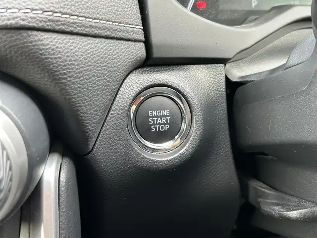 トヨタ ＲＡＶ４ G 群馬県 2021(令3)年 2.2万km ホワイトパールクリスタルシャイン 4WD/モデリスタエアロ/パノラマムーンルーフ/純正9インチディスプレイオーディオ/（USB/Bluetooth/Miracast/AM/FM）/パノラミックビューモニター/セーフティセンス/・プリクラッシュセーフティ/・レーントレーシングアシストポート/・レーダークルーズコントロール/・オートマチックハイビーム/・ロードサインアシスト/先行車発進告知機能/インテリジェントクリアランスソナー/リアクロストラフィックオートブレーキ/ブラインドスポットモニター/パワーバックドア/LEDヘッドランプ/ステアリングリモコン/合皮シート/シートヒーター/パワーシート/ステアリングヒーター/ETC/社外前後ドライブレコーダー/純正18インチアルミホイール/保証書/取扱説明書/スペアーキー1本