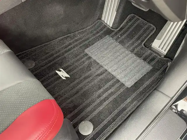 日産 フェアレディ Ｚ バージョンST 群馬県 2024(令6)年 0.9万km ガンＭ／黒 純正9インチメモリナビ/・AM/FM/BT/USB/・Apple Car Play /Android Auto/・BOSEサウンド/＝＝＝＝＝/純正９インチナビ　バックカメラ　ＢＯＳＥサウンドシステム　インテリジェントクルーズコントロール　パドルシフト　ブラインドスポットモニター　シートヒーター　パワーシート　本革シート　ＥＴＣ２．０　禁煙車