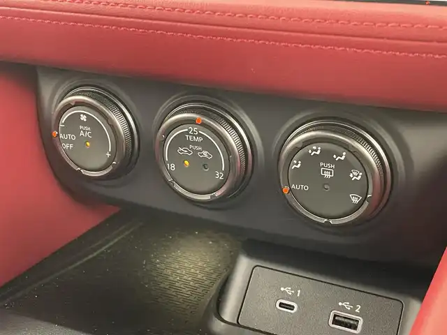 日産 フェアレディ Ｚ バージョンST 群馬県 2024(令6)年 0.9万km ガンＭ／黒 純正9インチメモリナビ/・AM/FM/BT/USB/・Apple Car Play /Android Auto/・BOSEサウンド/＝＝＝＝＝/純正９インチナビ　バックカメラ　ＢＯＳＥサウンドシステム　インテリジェントクルーズコントロール　パドルシフト　ブラインドスポットモニター　シートヒーター　パワーシート　本革シート　ＥＴＣ２．０　禁煙車