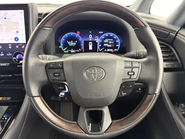 トヨタ アルファードハイブリット Z 愛知県 2024(令6)年 2.6万km プラチナホワイトパールマイカ セーフティセンス/・プリクラッシュセーフティ/・レーントレーシングアシスト/・レーンディパーチャーアラート/・全車速追従機能付レーダークルーズコントロール/・アダクティブハイビームシステム/・ロードサインアシスト/・ドライバー異常時対応システム/・プロアクティブドライビングアシスト/・発進遅れ告知機能/BSM（ブラインドスポットモニター）/14インチディスプレイオーディオ/（ナビ／BT/USB/HDMI/フルセグTV）/ETC2.0/パノラミックビューモニター/デジタルインナーミラー/おくだけ充電/シートヒーター/シートベンチレーション/パワーシート（運転席メモリー機能付）前席／2列目/パワーサンシェード　2列目／3列目/パワーバックドア/プッシュスタート／スマートキー/純正フロアマット／ドアバイザー