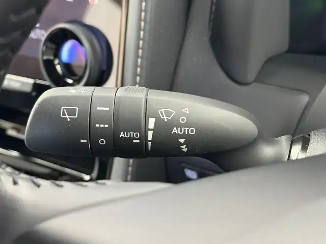 トヨタ アルファードハイブリット Z 愛知県 2024(令6)年 2.6万km プラチナホワイトパールマイカ セーフティセンス/・プリクラッシュセーフティ/・レーントレーシングアシスト/・レーンディパーチャーアラート/・全車速追従機能付レーダークルーズコントロール/・アダクティブハイビームシステム/・ロードサインアシスト/・ドライバー異常時対応システム/・プロアクティブドライビングアシスト/・発進遅れ告知機能/BSM（ブラインドスポットモニター）/14インチディスプレイオーディオ/（ナビ／BT/USB/HDMI/フルセグTV）/ETC2.0/パノラミックビューモニター/デジタルインナーミラー/おくだけ充電/シートヒーター/シートベンチレーション/パワーシート（運転席メモリー機能付）前席／2列目/パワーサンシェード　2列目／3列目/パワーバックドア/プッシュスタート／スマートキー/純正フロアマット／ドアバイザー