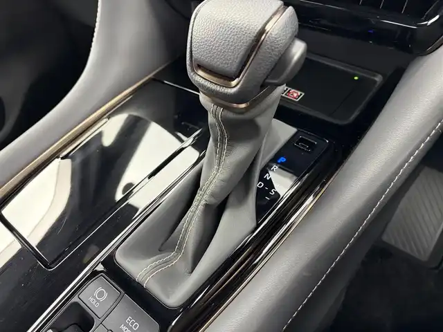 トヨタ アルファードハイブリット Z 愛知県 2024(令6)年 2.6万km プラチナホワイトパールマイカ セーフティセンス/・プリクラッシュセーフティ/・レーントレーシングアシスト/・レーンディパーチャーアラート/・全車速追従機能付レーダークルーズコントロール/・アダクティブハイビームシステム/・ロードサインアシスト/・ドライバー異常時対応システム/・プロアクティブドライビングアシスト/・発進遅れ告知機能/BSM（ブラインドスポットモニター）/14インチディスプレイオーディオ/（ナビ／BT/USB/HDMI/フルセグTV）/ETC2.0/パノラミックビューモニター/デジタルインナーミラー/おくだけ充電/シートヒーター/シートベンチレーション/パワーシート（運転席メモリー機能付）前席／2列目/パワーサンシェード　2列目／3列目/パワーバックドア/プッシュスタート／スマートキー/純正フロアマット／ドアバイザー