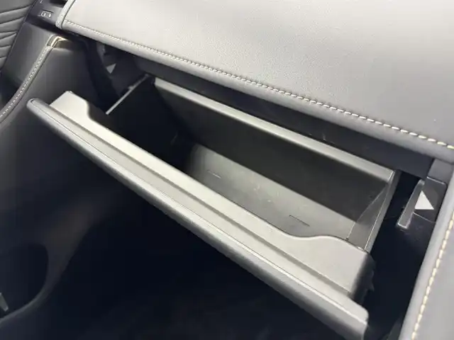 トヨタ アルファードハイブリット Z 愛知県 2024(令6)年 2.6万km プラチナホワイトパールマイカ セーフティセンス/・プリクラッシュセーフティ/・レーントレーシングアシスト/・レーンディパーチャーアラート/・全車速追従機能付レーダークルーズコントロール/・アダクティブハイビームシステム/・ロードサインアシスト/・ドライバー異常時対応システム/・プロアクティブドライビングアシスト/・発進遅れ告知機能/BSM（ブラインドスポットモニター）/14インチディスプレイオーディオ/（ナビ／BT/USB/HDMI/フルセグTV）/ETC2.0/パノラミックビューモニター/デジタルインナーミラー/おくだけ充電/シートヒーター/シートベンチレーション/パワーシート（運転席メモリー機能付）前席／2列目/パワーサンシェード　2列目／3列目/パワーバックドア/プッシュスタート／スマートキー/純正フロアマット／ドアバイザー