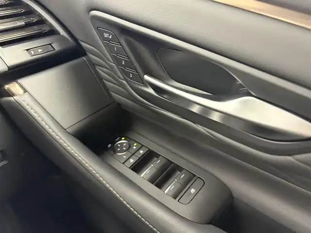 トヨタ アルファードハイブリット Z 愛知県 2024(令6)年 2.6万km プラチナホワイトパールマイカ セーフティセンス/・プリクラッシュセーフティ/・レーントレーシングアシスト/・レーンディパーチャーアラート/・全車速追従機能付レーダークルーズコントロール/・アダクティブハイビームシステム/・ロードサインアシスト/・ドライバー異常時対応システム/・プロアクティブドライビングアシスト/・発進遅れ告知機能/BSM（ブラインドスポットモニター）/14インチディスプレイオーディオ/（ナビ／BT/USB/HDMI/フルセグTV）/ETC2.0/パノラミックビューモニター/デジタルインナーミラー/おくだけ充電/シートヒーター/シートベンチレーション/パワーシート（運転席メモリー機能付）前席／2列目/パワーサンシェード　2列目／3列目/パワーバックドア/プッシュスタート／スマートキー/純正フロアマット／ドアバイザー