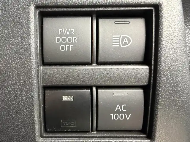 トヨタ アルファードハイブリット Z 愛知県 2024(令6)年 2.6万km プラチナホワイトパールマイカ セーフティセンス/・プリクラッシュセーフティ/・レーントレーシングアシスト/・レーンディパーチャーアラート/・全車速追従機能付レーダークルーズコントロール/・アダクティブハイビームシステム/・ロードサインアシスト/・ドライバー異常時対応システム/・プロアクティブドライビングアシスト/・発進遅れ告知機能/BSM（ブラインドスポットモニター）/14インチディスプレイオーディオ/（ナビ／BT/USB/HDMI/フルセグTV）/ETC2.0/パノラミックビューモニター/デジタルインナーミラー/おくだけ充電/シートヒーター/シートベンチレーション/パワーシート（運転席メモリー機能付）前席／2列目/パワーサンシェード　2列目／3列目/パワーバックドア/プッシュスタート／スマートキー/純正フロアマット／ドアバイザー