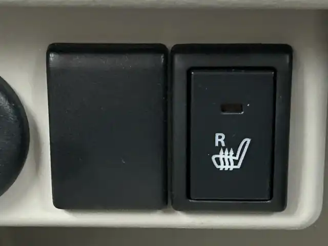 スズキ ラパン X 岡山県 2015(平27)年 8.2万km フォーンベージュメタリック/ホワイト2トーンルーフ 登録時走行距離81211km/純正ナビ/フルセグTV(AM/FM/CD/DVD/Bluetooth)/全方位カメラ/前後ドライブレコーダー/ビルトインETC/レーダーブレーキサポート/横滑り防止装置/アイドリングストップ/D席シートヒーター/USB入力端子/純正フロアマット/14インチ純正AW/電動格納ミラー/プッシュスタート/スマートキー×2