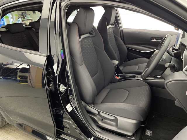 トヨタ カローラ スポーツ ハイブリッドG Z 宮崎県 2025(令7)年 0.7万km プレシャスブラックパール ワンオーナー/Toyota Safety Sense/〇プリクラッシュセーフティ/〇レーンディパーチャーアラート/〇ブラインドスポットモニター/〇リアクロストラフィックアラート/〇パーキングサポートブレーキ/〇ロードサインアシスト/〇安心降車アシスト/〇プロアクティブドライビングアシスト/〇レーダークルーズコントロール/〇オートマチックハイビーム/〇クリアランスソナー/〇発進遅れ告知/純正10.5インチナビ/フルセグTV/バックカメラ/シートヒーター/LEDヘッドライト/ビルトインETC2.0/純正18インチAW/スマートキー×2/保証書/取扱説明書