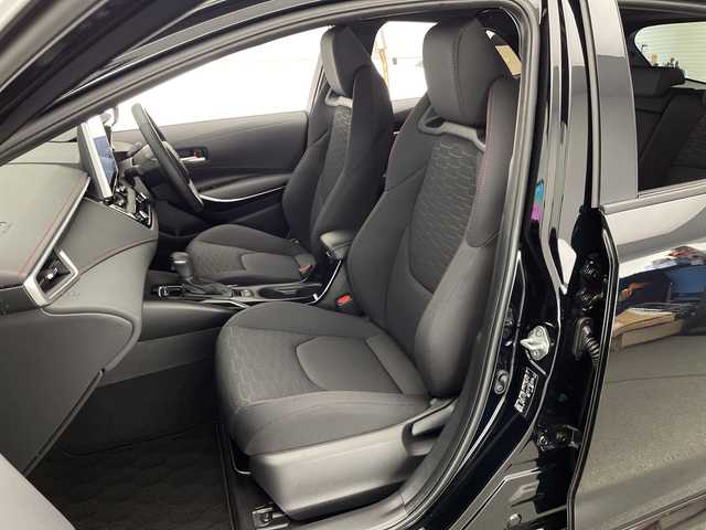 トヨタ カローラ スポーツ ハイブリッドG Z 宮崎県 2025(令7)年 0.7万km プレシャスブラックパール ワンオーナー/Toyota Safety Sense/〇プリクラッシュセーフティ/〇レーンディパーチャーアラート/〇ブラインドスポットモニター/〇リアクロストラフィックアラート/〇パーキングサポートブレーキ/〇ロードサインアシスト/〇安心降車アシスト/〇プロアクティブドライビングアシスト/〇レーダークルーズコントロール/〇オートマチックハイビーム/〇クリアランスソナー/〇発進遅れ告知/純正10.5インチナビ/フルセグTV/バックカメラ/シートヒーター/LEDヘッドライト/ビルトインETC2.0/純正18インチAW/スマートキー×2/保証書/取扱説明書