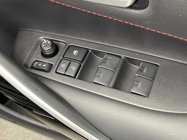 トヨタ カローラ スポーツ ハイブリッドG Z 宮崎県 2025(令7)年 0.7万km プレシャスブラックパール ワンオーナー/Toyota Safety Sense/〇プリクラッシュセーフティ/〇レーンディパーチャーアラート/〇ブラインドスポットモニター/〇リアクロストラフィックアラート/〇パーキングサポートブレーキ/〇ロードサインアシスト/〇安心降車アシスト/〇プロアクティブドライビングアシスト/〇レーダークルーズコントロール/〇オートマチックハイビーム/〇クリアランスソナー/〇発進遅れ告知/純正10.5インチナビ/フルセグTV/バックカメラ/シートヒーター/LEDヘッドライト/ビルトインETC2.0/純正18インチAW/スマートキー×2/保証書/取扱説明書