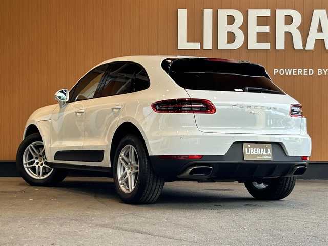 ポルシェ マカン 宮城県 2017(平29)年 3.2万km 白 ワンオーナー/レーンキープアシスト/純正ナビゲーションシステム/社外地デジチューナー/バック・サイドカメラ/ブラックレザーシート/14WAYパワーシート（メモリ機能付き）/シートヒーター/キーレスキー/パワーバックドア/オートエアコン/純正18インチAW/センターカラークレスト/クルーズコントロール/アイドリングストップ/パドルシフト/ETC車載器/フロアマット