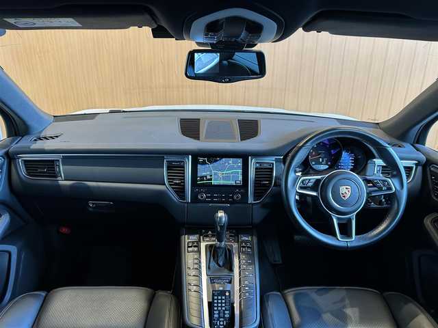 ポルシェ マカン 宮城県 2017(平29)年 3.2万km 白 ワンオーナー/レーンキープアシスト/純正ナビゲーションシステム/社外地デジチューナー/バック・サイドカメラ/ブラックレザーシート/14WAYパワーシート（メモリ機能付き）/シートヒーター/キーレスキー/パワーバックドア/オートエアコン/純正18インチAW/センターカラークレスト/クルーズコントロール/アイドリングストップ/パドルシフト/ETC車載器/フロアマット