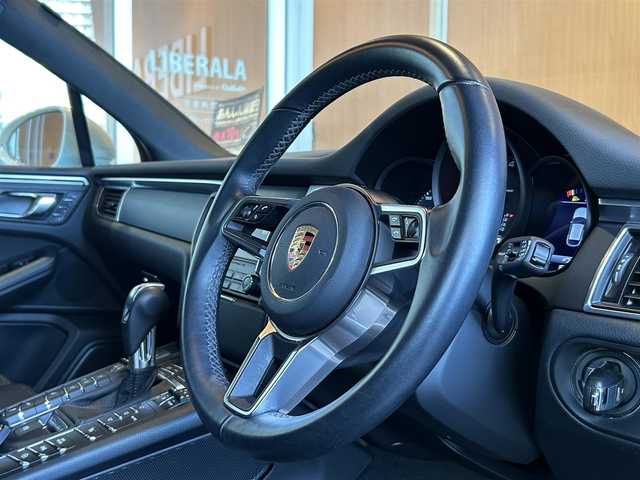 ポルシェ マカン 宮城県 2017(平29)年 3.2万km 白 ワンオーナー/レーンキープアシスト/純正ナビゲーションシステム/社外地デジチューナー/バック・サイドカメラ/ブラックレザーシート/14WAYパワーシート（メモリ機能付き）/シートヒーター/キーレスキー/パワーバックドア/オートエアコン/純正18インチAW/センターカラークレスト/クルーズコントロール/アイドリングストップ/パドルシフト/ETC車載器/フロアマット