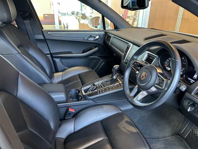 ポルシェ マカン 宮城県 2017(平29)年 3.2万km 白 ワンオーナー/レーンキープアシスト/純正ナビゲーションシステム/社外地デジチューナー/バック・サイドカメラ/ブラックレザーシート/14WAYパワーシート（メモリ機能付き）/シートヒーター/キーレスキー/パワーバックドア/オートエアコン/純正18インチAW/センターカラークレスト/クルーズコントロール/アイドリングストップ/パドルシフト/ETC車載器/フロアマット