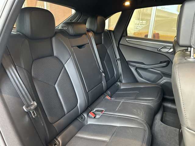 ポルシェ マカン 宮城県 2017(平29)年 3.2万km 白 ワンオーナー/レーンキープアシスト/純正ナビゲーションシステム/社外地デジチューナー/バック・サイドカメラ/ブラックレザーシート/14WAYパワーシート（メモリ機能付き）/シートヒーター/キーレスキー/パワーバックドア/オートエアコン/純正18インチAW/センターカラークレスト/クルーズコントロール/アイドリングストップ/パドルシフト/ETC車載器/フロアマット