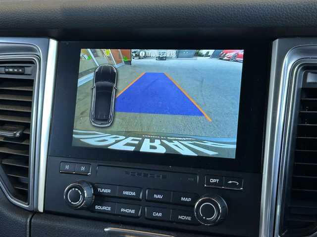 ポルシェ マカン 宮城県 2017(平29)年 3.2万km 白 ワンオーナー/レーンキープアシスト/純正ナビゲーションシステム/社外地デジチューナー/バック・サイドカメラ/ブラックレザーシート/14WAYパワーシート（メモリ機能付き）/シートヒーター/キーレスキー/パワーバックドア/オートエアコン/純正18インチAW/センターカラークレスト/クルーズコントロール/アイドリングストップ/パドルシフト/ETC車載器/フロアマット